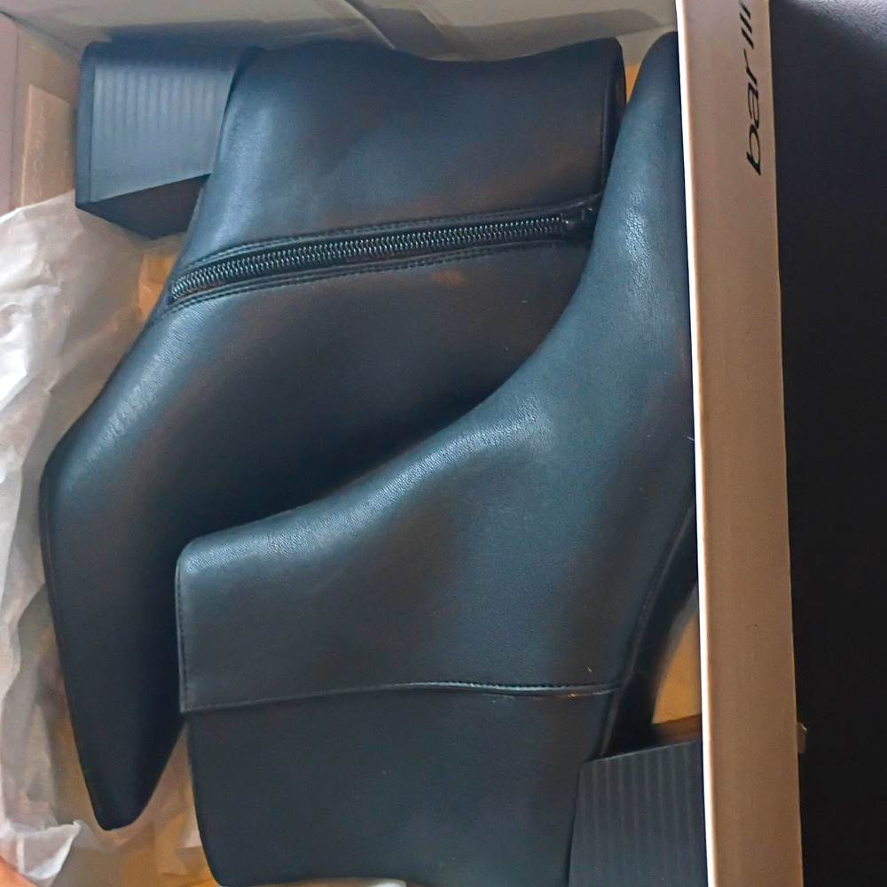 Point To Boots Size 8 Black Bar III